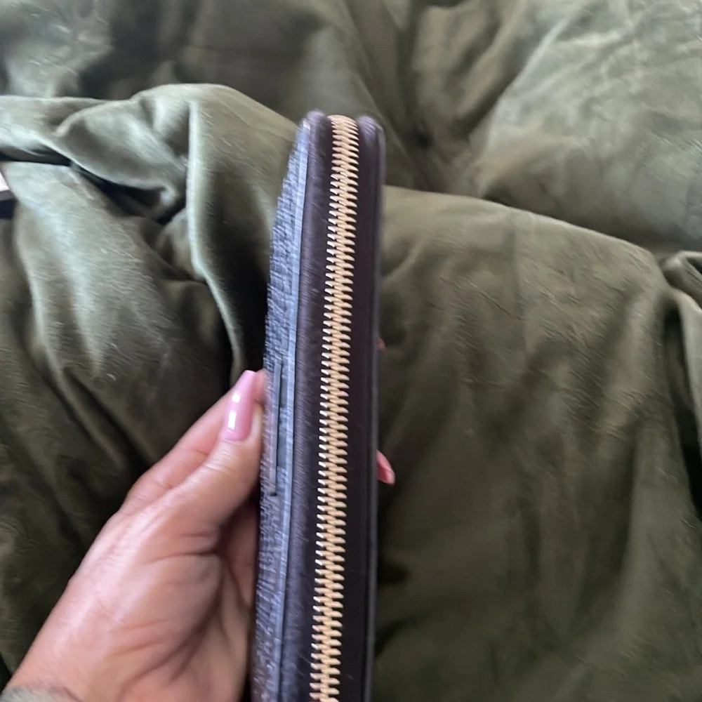 Gucci GG Leather Zip Around Wallet Black EUC🖤💛449391493075 - Picture 2 of 7